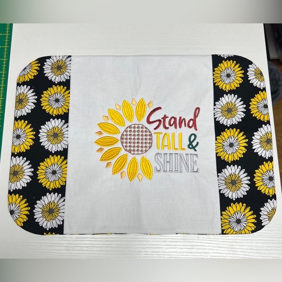 Hand Crafted Placemat Sunflower Daisy Stand Tall & Shine Machine Embroidered - Picture 2 of 7